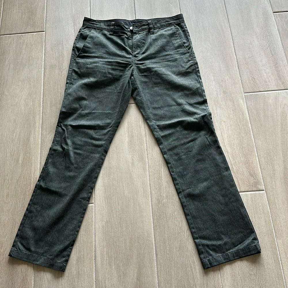 Men’s dark gray flat front Volcom pants